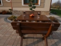 Design-Gartenmöbel Exklusiv platziert in einer modernen Parkanlage.