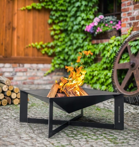 Feuerschale Cuba mit Feuer.