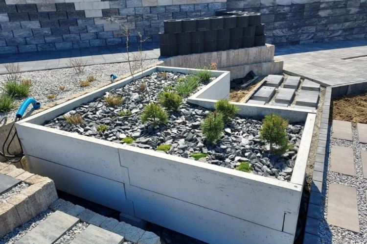 Beton-Gemüsegarten_travertyn-form_2_Typ_H-58cm_1.jpg