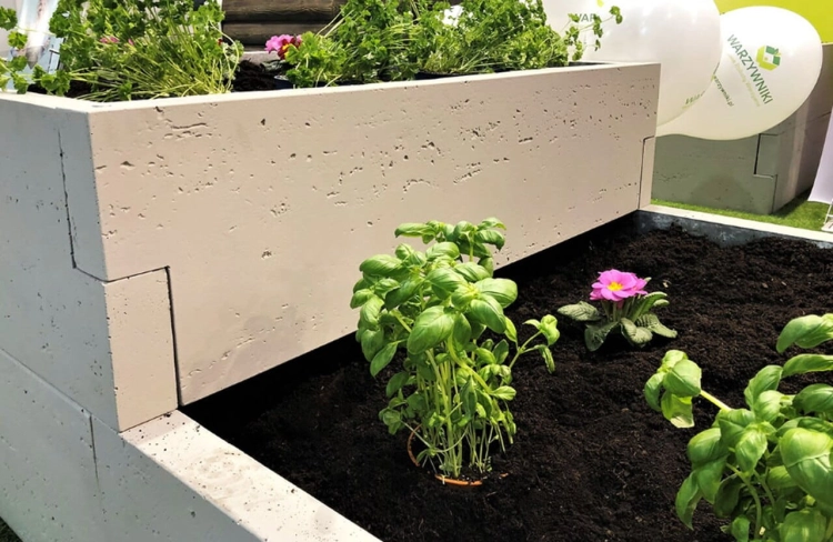 Beton-Gemüsegarten_travertyn-form_2_Typ_H-86cm_1.jpg