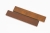 Zwei Klappstühle aus Holz und Metall für Terrasse und Garten
