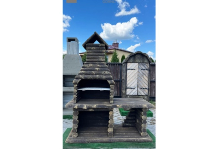 Moderner Betongrill Fenix Berlin – Gartenkamin mit praktischem Holzfach.