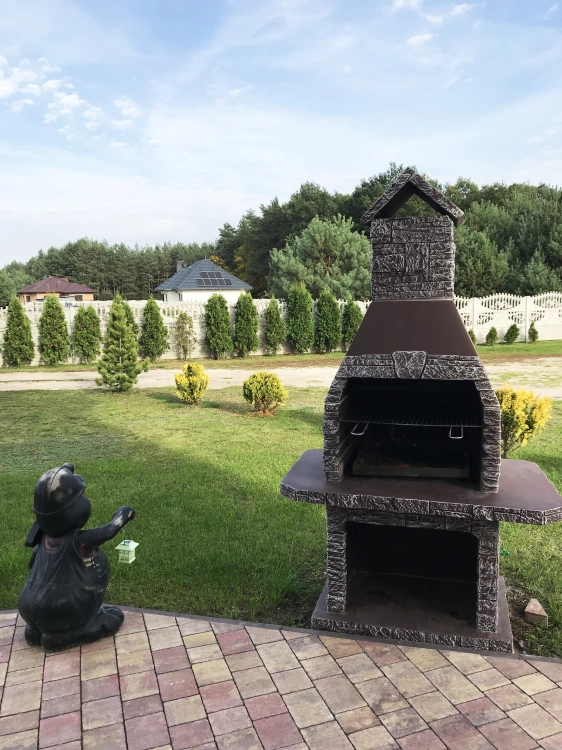 Moderner Betongrill NEPTUN Berlin – massiver Gartenkamin