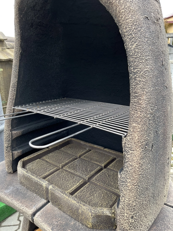 Detailansicht Steinoptik-Betongrill – hochwertige Verarbeitung von Mercurius