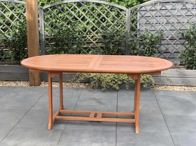 Gartentisch Toledo oval ausziehbar Eukalyptusholz 8 Personen 16