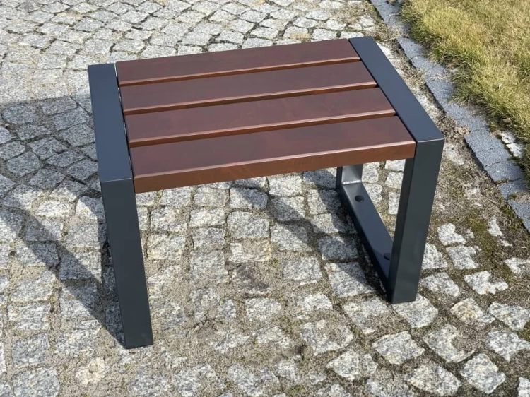 Gartenhocker modern Erlenholz – Zeitloses Design und natürliche Stabilität berlin 2.webp