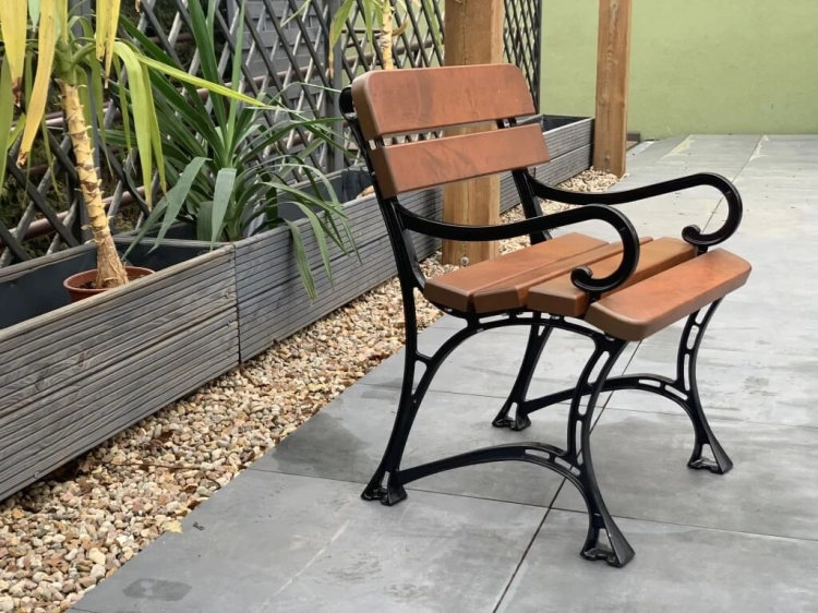 Gartenstuhl mit Armlehne Alu Holz Royal Farbe Kirsche tarras und balkon.webp