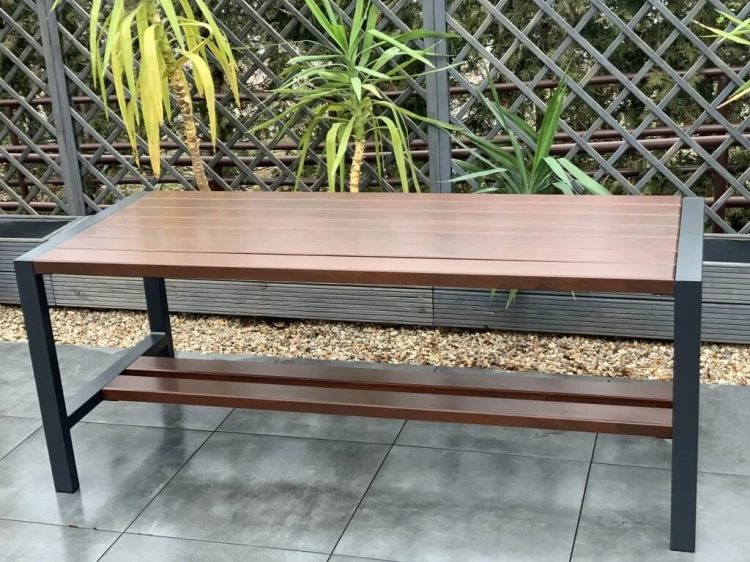Gartentisch modern aus Holz und Stahl mercurius.webp