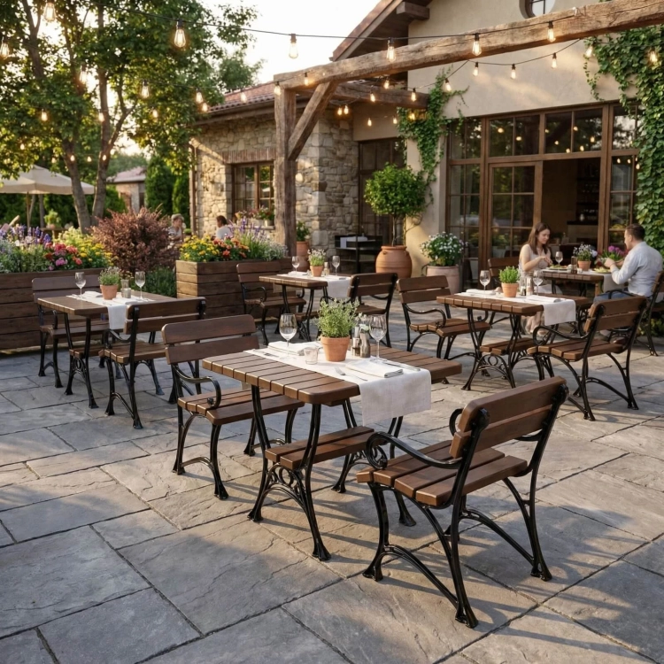 Bistro-Set ROYAL 2-Sitzer mit Armlehnen – Erlenholz & Gusseisen für Café und Balkon mercurius Berlin.webp
