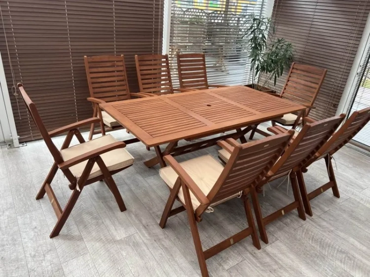 Gartenmöbel-Set aus Eukalyptusholz Tisch Bradford (200x100 cm) + 8 Calgary Stühle sitz beige.webp
