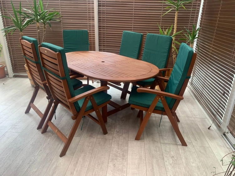 Gartenmöbel-Set aus Eukalyptusholz Ovaler Tisch Oldham + 6 Calgary Stühle green.webp
