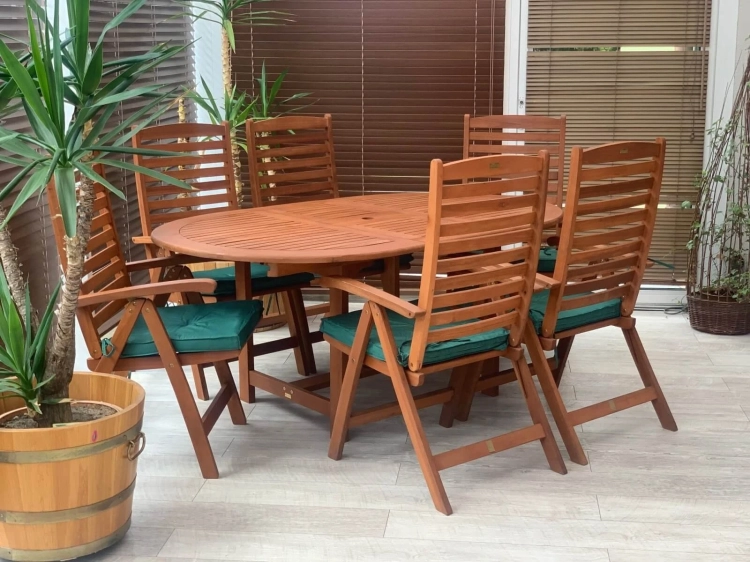 Gartenmöbel-Set aus Eukalyptusholz Ovaler Tisch Oldham + 6 Calgary Stühle sitz green.webp