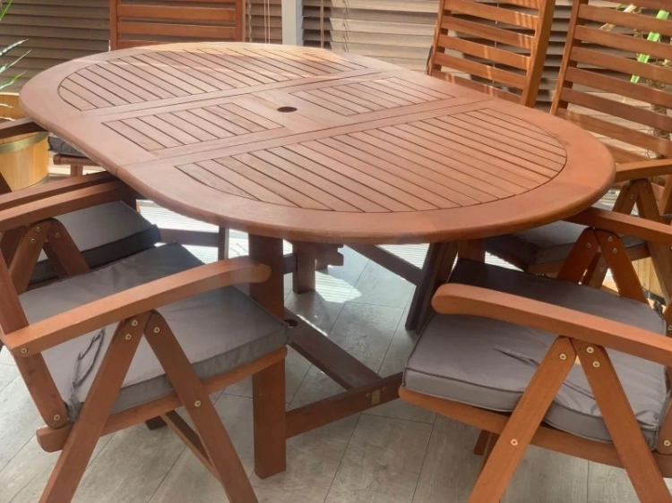 Gartenmöbel-Set aus Eukalyptusholz Ovaler Tisch Oldham + 6 Calgary Stühle sitz.webp