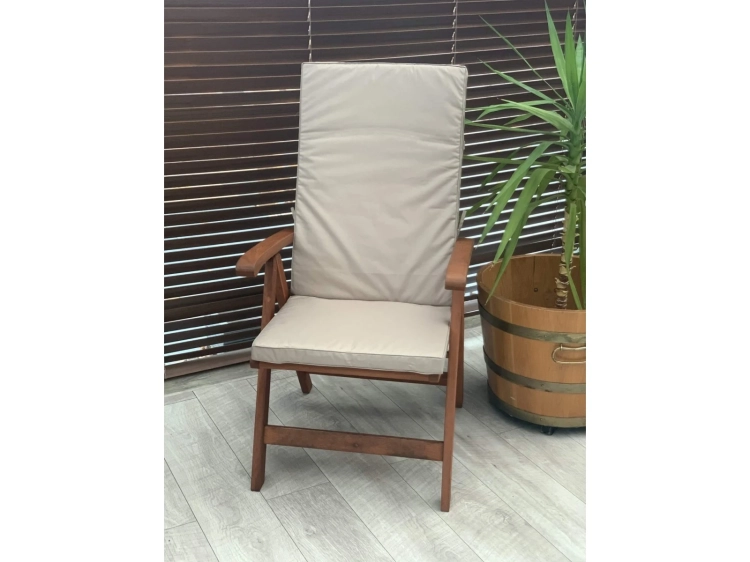 stuhl mit beige.webp
