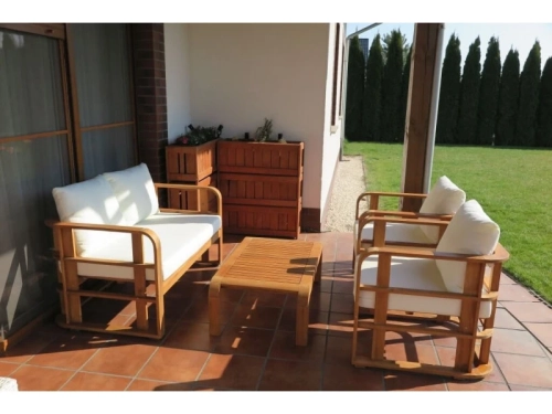 Exklusive Gartenlounge Budapest Akazie auf Terrasse Berlin