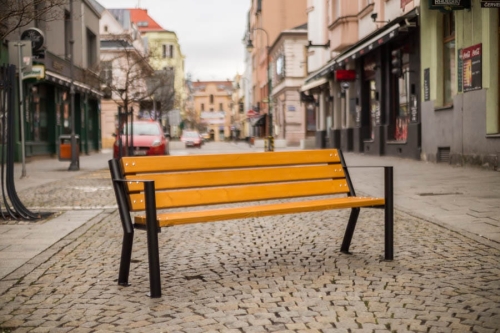 Gladiator Bank Bis mit Metall und Armlehne, in der Stadt.