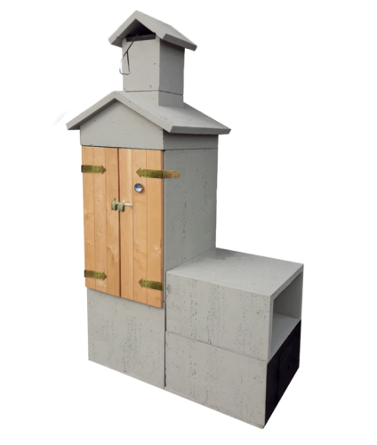 Räucherei Helios mit Holz Türen und Regale..