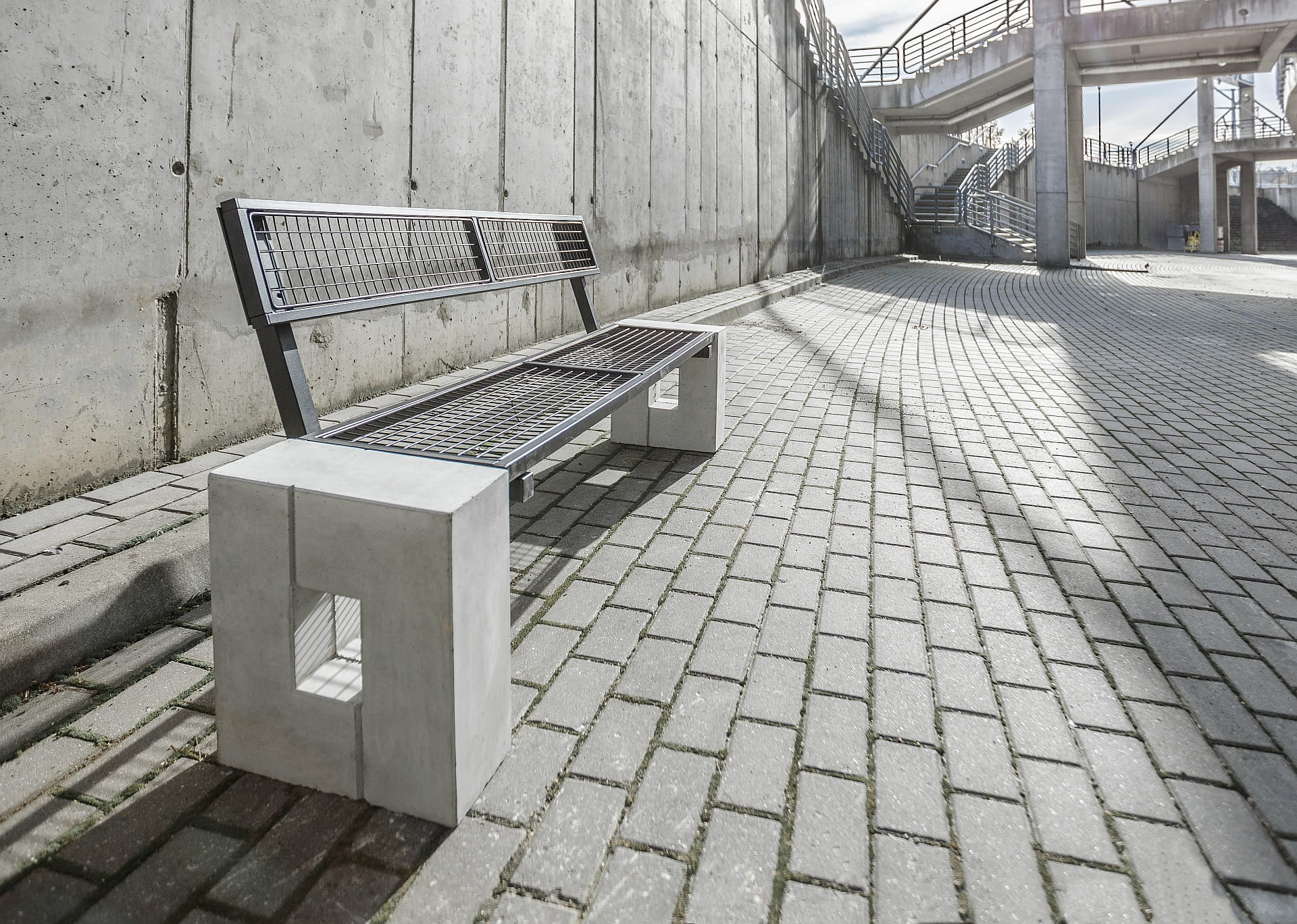 Parkbank Roma Solid Beton Stahl Rueckenlehne